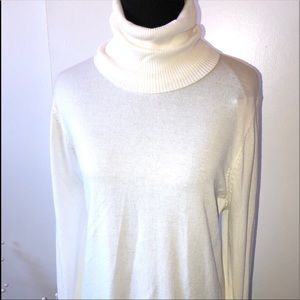 NWT DG2 Diane Gilman Off White Turtleneck-Sz L